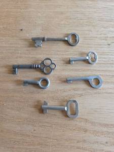 lot 6148 image: Steel Skeleton Keys