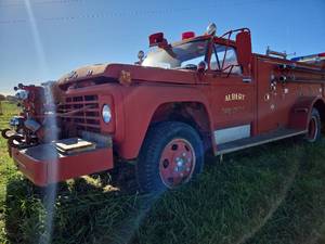 lot 10834 image: 1974 Ford F600 Firetruck 4wd  RED
