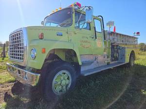lot 10835 image: 1979 Ford 7000 FWD Firetruck  YELLOW
