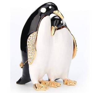 lot 4060 image: Furuida Trinket Box Penguin with Hinged Enameled Jewelry Box Classic Animal Ornaments Metal Craft Gift for Home Decor - Retail $17