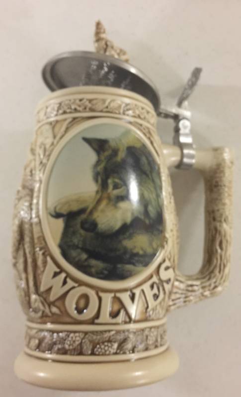 lot 1264 image: 1997 Avon Tribute to North American Wolf Stein