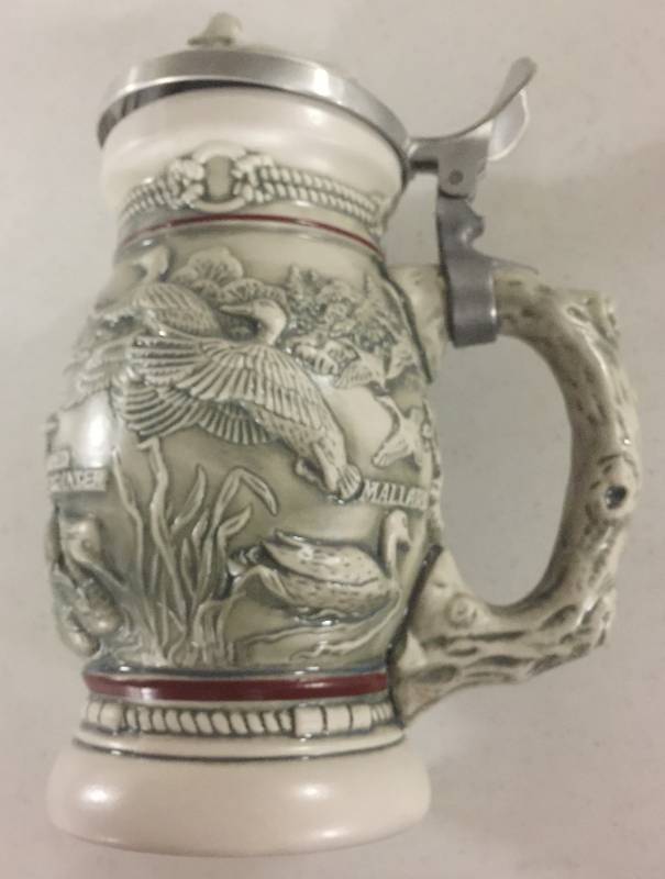 lot 1255 image: 1988 Avon Ducks of the American Wilderness Collectors Stein