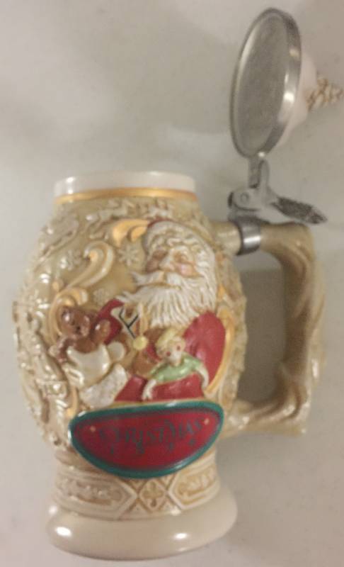 lot 1244 image: 1994 Avon Santa Claus Father Christmas Collectors Stein