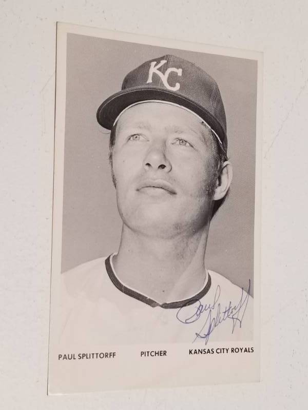 lot 1323 image: Paul Splittorff Autographed 5x7 Kansas City Royals Card w COA