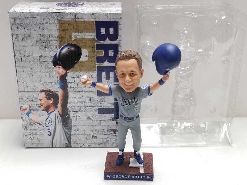 lot 1344 image: George Brett Kansas City Royals 3000 Hit Bobblehead 2017 SGA New w Box