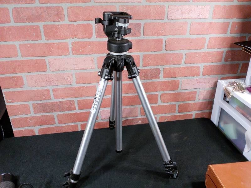 lot 6 image: Bowen Professional Tripod