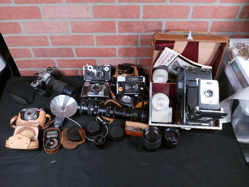 lot 7 image: Vintage Cameras & Lenses Lot