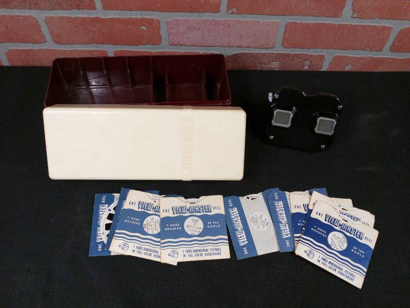 lot 8 image: View Master Set