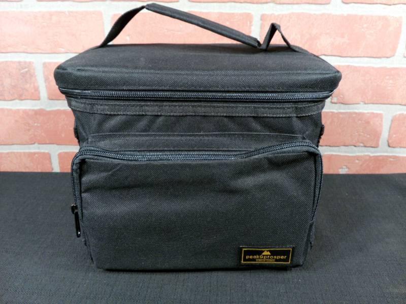 lot 15 image: Peak & Prosper Premium Lunch Cooler With Shoulder Strap