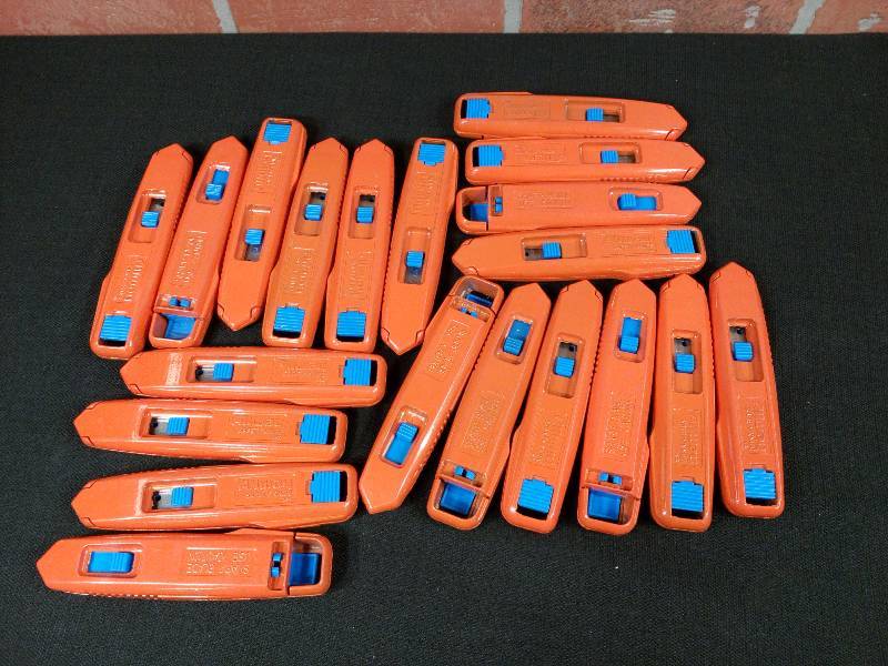lot 20 image: Allway Aluminum Body Self-Retracting Safety Knives