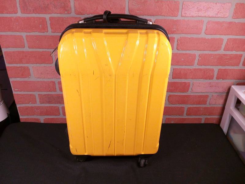 lot 79 image: Hard-sided 360 Degree Rolling Suitcase