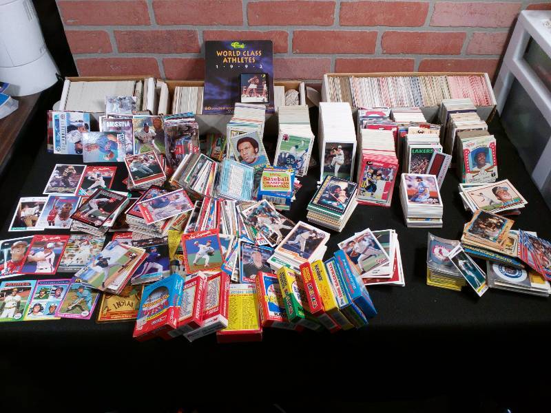 lot 83 image: Baseball, Football, Basketball Sports Collectors Cards 1961-Mid 2000s