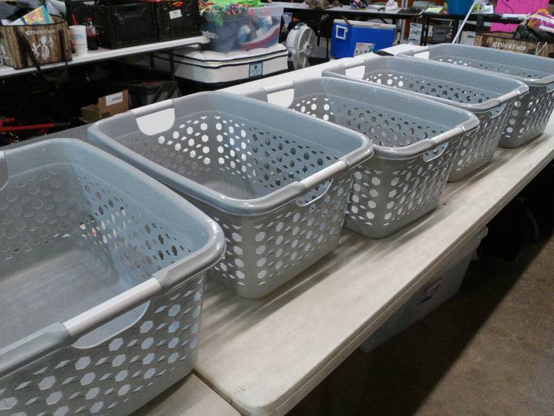 lot 100 image: Laundry Hampers