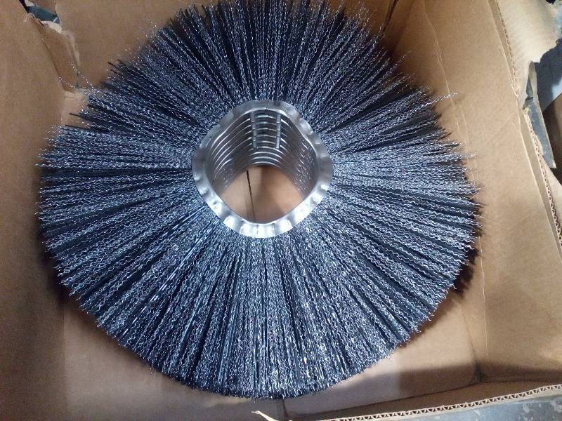 lot 124 image: Keystone Combo Wafer Brooms Convoluted 2-Pin