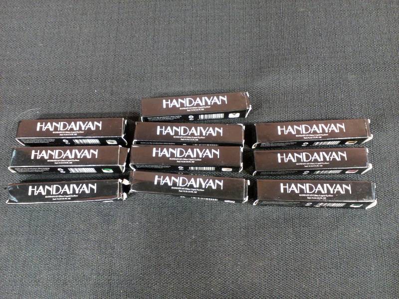 lot 137 image: Handaiyan Glitter Liquid Eyeliner