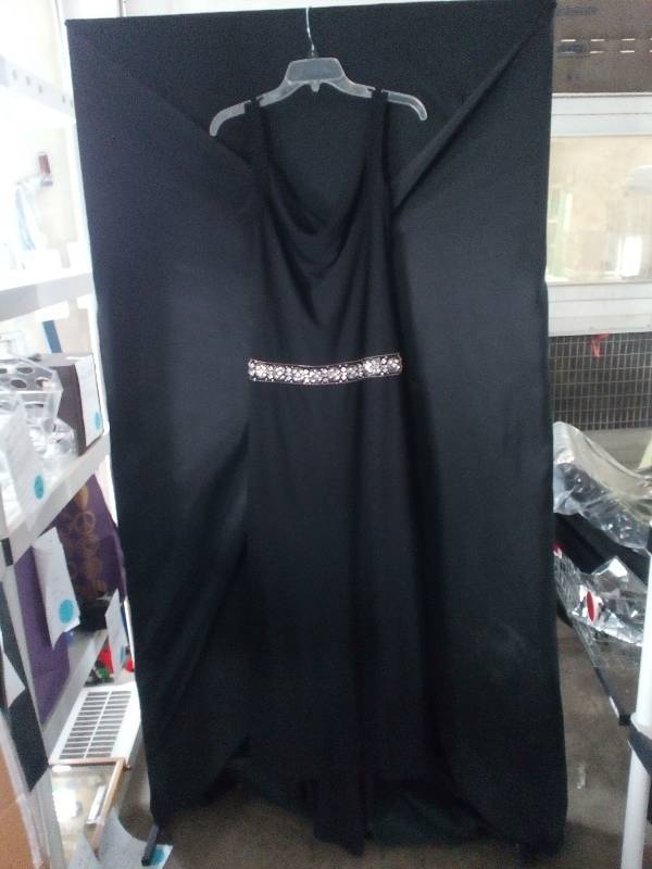 lot 141 image: Night Way Collection Size 6 Gown