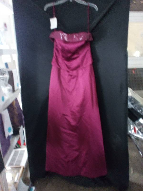 lot 142 image: Pinky & Me Size 8 Gown