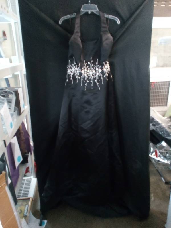 lot 143 image: Pinky & Me Size 6 Gown