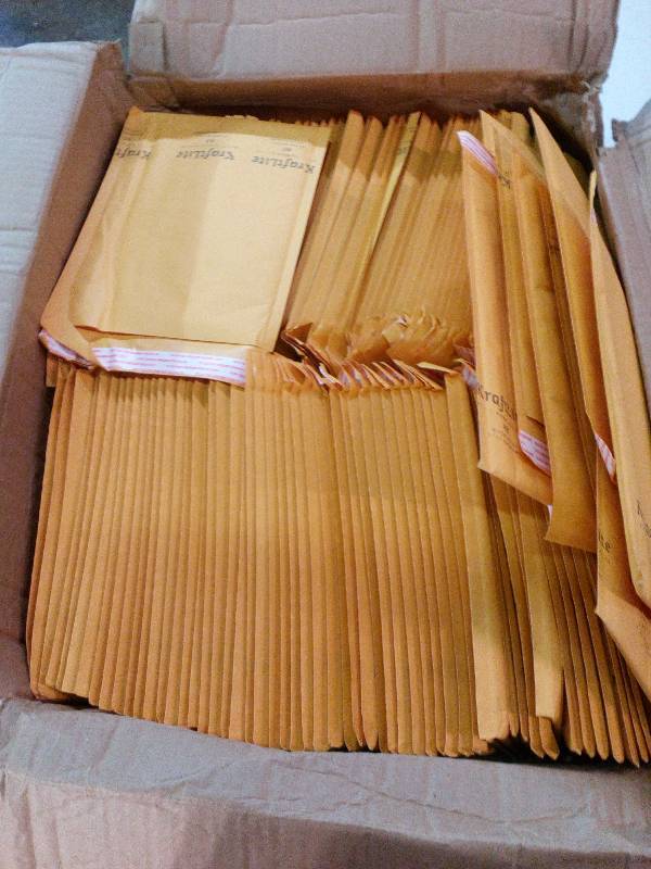 lot 154 image: KraftLite #0 Self-Seal Kraft Bubble Mailers