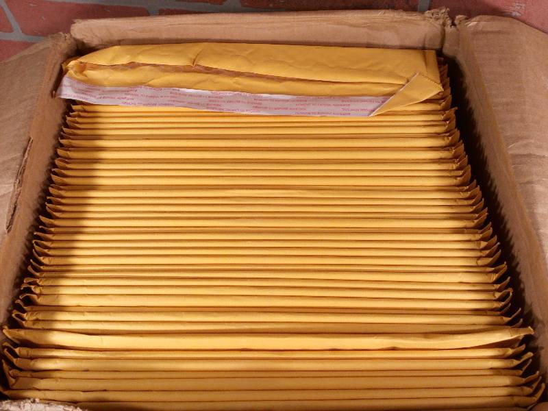 lot 218 image: Sealed Air Jiffylite Cushioned Mailers Self-Seal #6