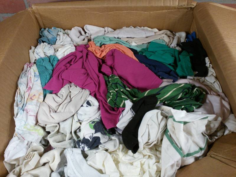 lot 220 image: Grainger Approved Highly Absorbent Soft Cloth Rags From Recycled T-Shirts