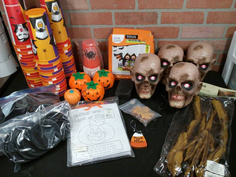 lot 237 image: Halloween Party Lot