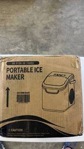 lot 17069 image: Portable Ice Maker - Black Countertop Model - Retail $89