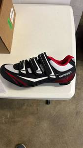 lot 17083 image: Speed Cycling Shoes with Velcro Straps - Retail $45