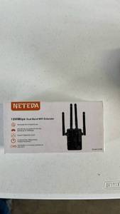 lot 17135 image: Neteda N1200 Dual Band WiFi Extender - Retail $25