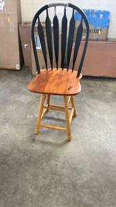 lot 17170 image: Traditional Windsor Back Side Chair ( missing screws and scuffs on seat ) - Retail $75
