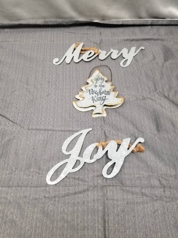 lot 12224 image: Christmas Decorative Word Signs and Tree Ornament Set