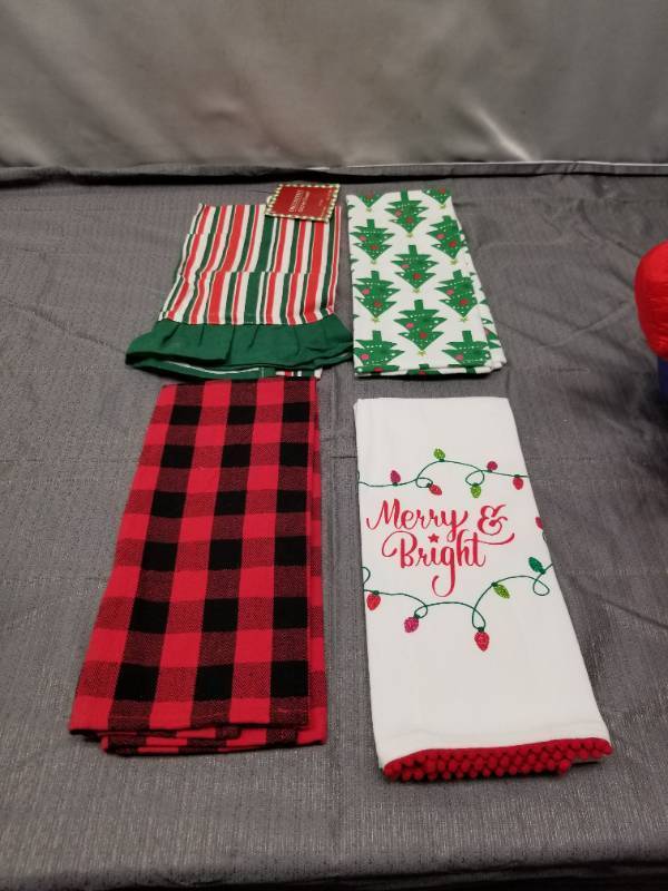 lot 12229 image: Holiday Kitchen Towel Set - Christmas Patterns