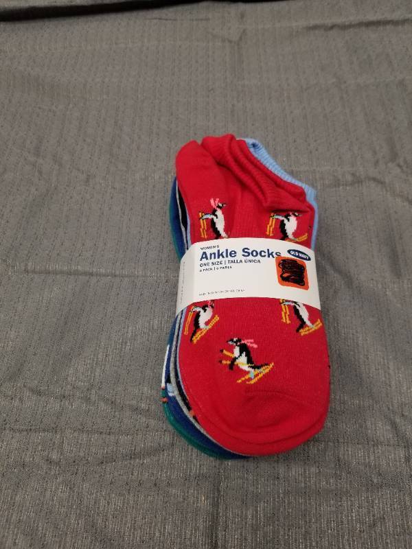 lot 12234 image: Old Navy Woman��s Ankle Socks Lot 6 Bears Penguins Holiday Christmas