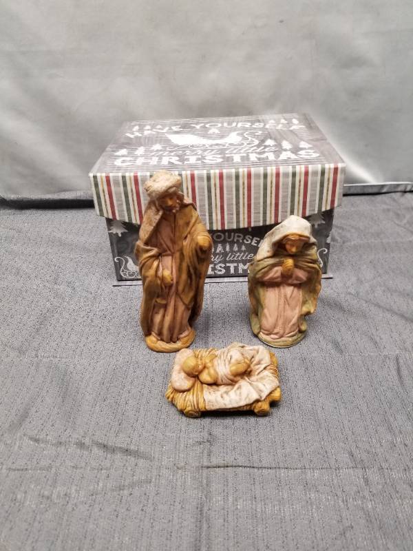 lot 12274 image: 3-Piece Nativity Scene Set with Decorative Christmas Box