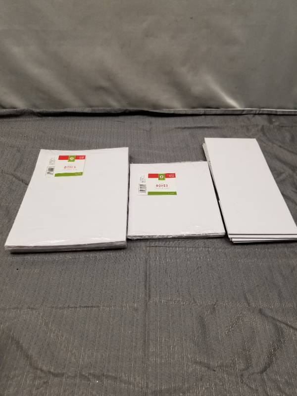 lot 12282 image: White Gift Boxes Multi-Pack