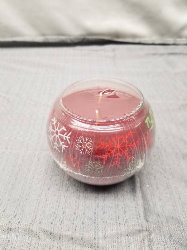 lot 12359 image: Glass Snowflake Pattern Globe Candle Holder with Pink Candle