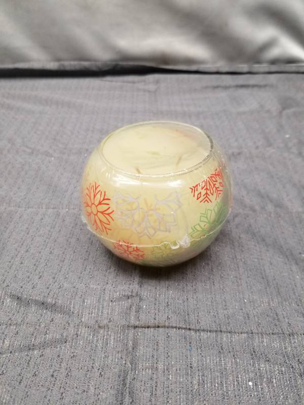 lot 12360 image: Glass Snowflake Pattern Globe Candle Holder