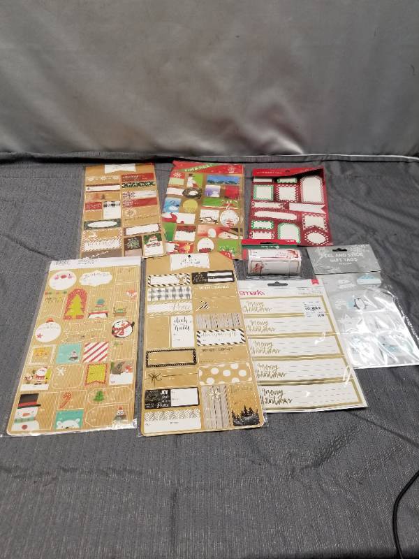 lot 12385 image: Christmas Holiday Gift Tag and Label Collection Set