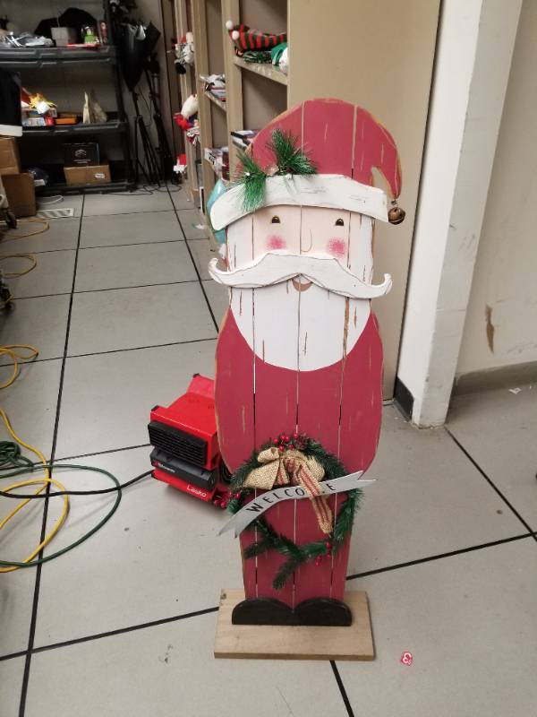 lot 12387 image: Wooden Santa Claus Standing Christmas Decoration with Welcome Wreath