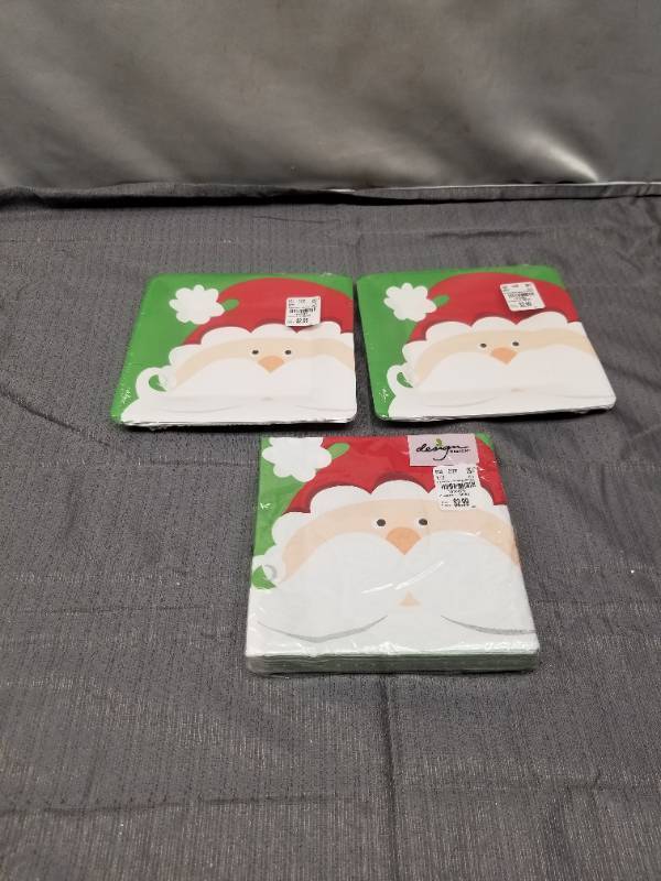 lot 12398 image: LOT OF SANTA CLAUS PLATES AND NAPKINS