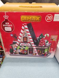 lot 3152 image: Lemax Sweet Shack Christmas Village Building