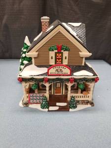 lot 3155 image: Dept. 56 country Quilts And Pies