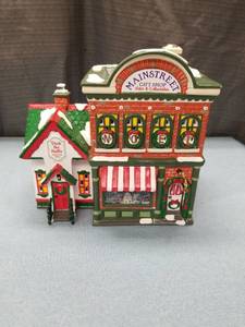 lot 3157 image: Dept. 56  THE ORIGINAL SNOW VILLAGE MAIN STREET GIFT SHOP 54887  GCC EXCLUSIVE No Light Bulb