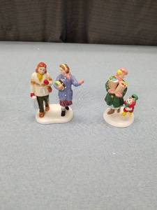 lot 3162 image: Department 56 Snow Village Main Street Villagers