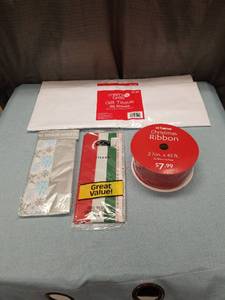 lot 3179 image: Holiday Gift Wrapping Supply Bundle