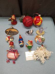 lot 3191 image: Mixed Christmas Ornament Collection