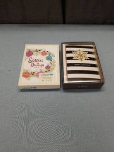 lot 3200 image: UNICEF Hallmark Holiday Card Collection Set