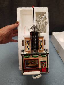 lot 3219 image: Dept 56 Christmas SNOW VILLAGE WSNO Radio (1999) in Original Box  #55010