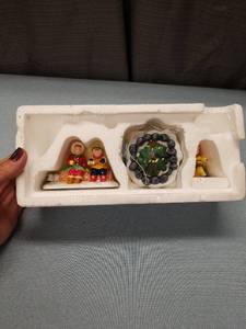 lot 3222 image: Dept 56 Snow Village Marshmallow Roast Campfire Glows 5478-0 In Box