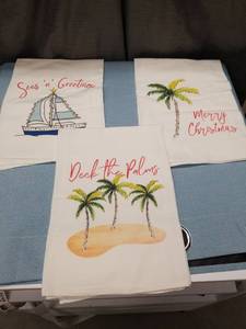 lot 3246 image: Coastal Christmas Tea Towel Set